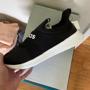 Adidas black shoes Size 9 1/2